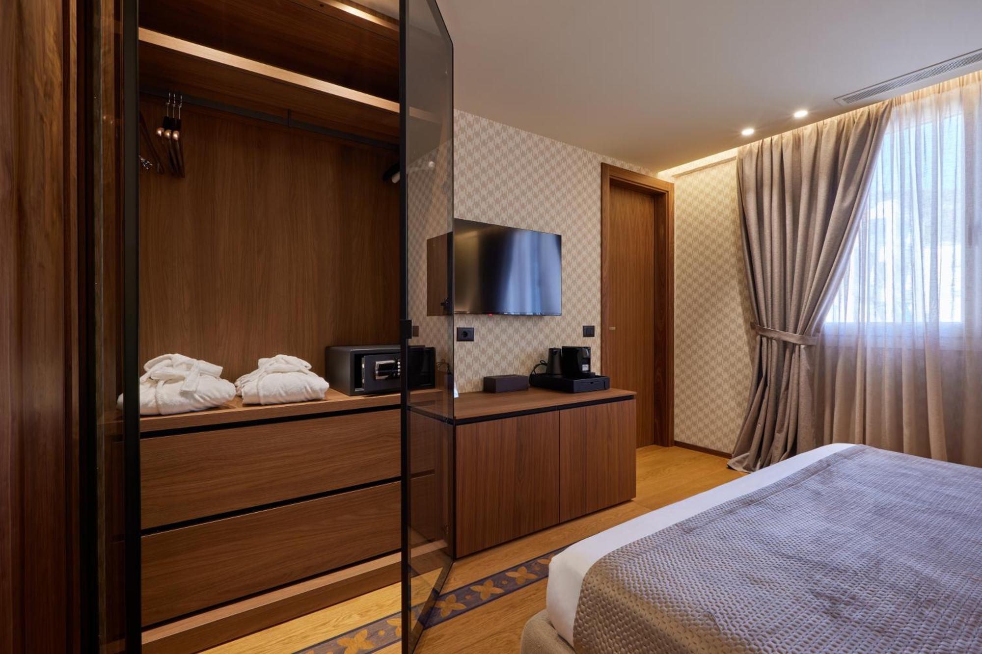 Valis Luxury Hotel Vlorë Eksteriør billede
