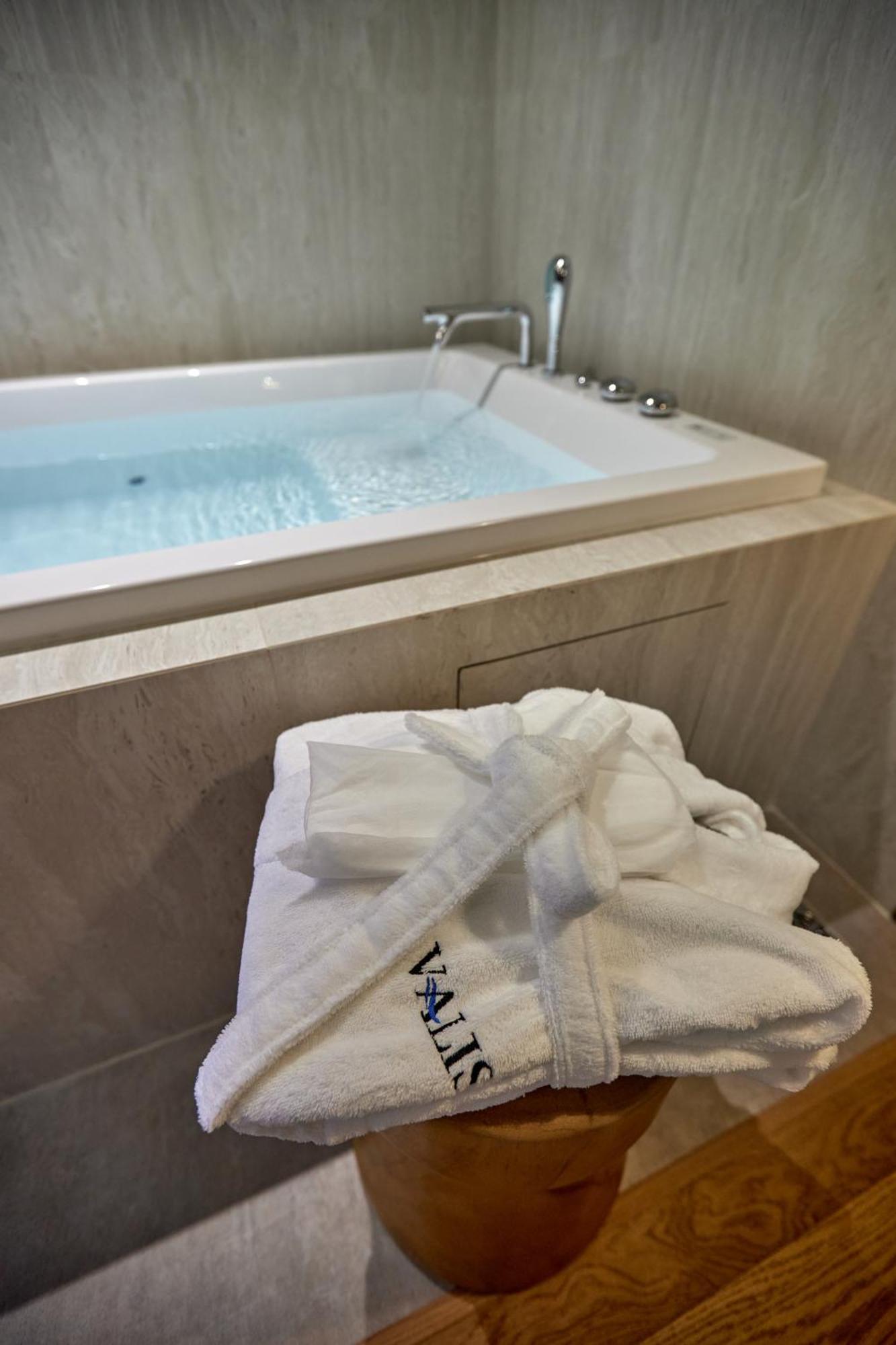 Valis Luxury Hotel Vlorë Eksteriør billede