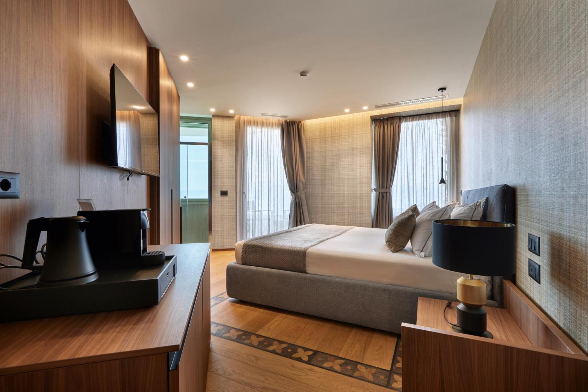 Valis Luxury Hotel Vlorë Eksteriør billede